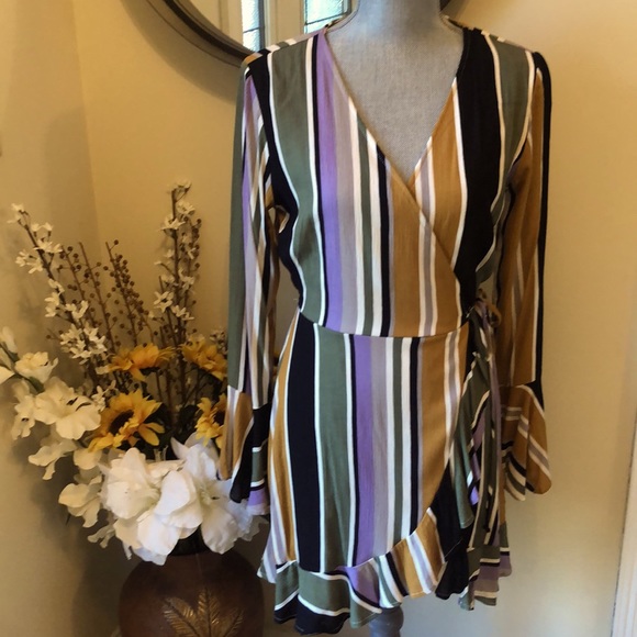 NWT Peach Love Striped Woven Wrap Dress.  Size Small - Picture 2 of 4